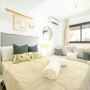Apartamento Estudio Con Parking Teatinos Living, Málaga