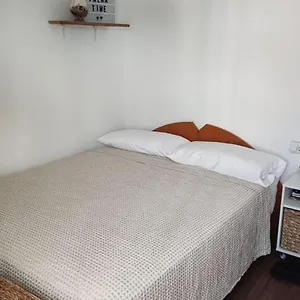 Habitación en casa particular Privada Preciosa Grande Centro Tambien Cerca De La Playa Wi-fi, Málaga